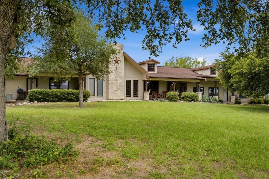 1,695.21 acres in Live Oak County
