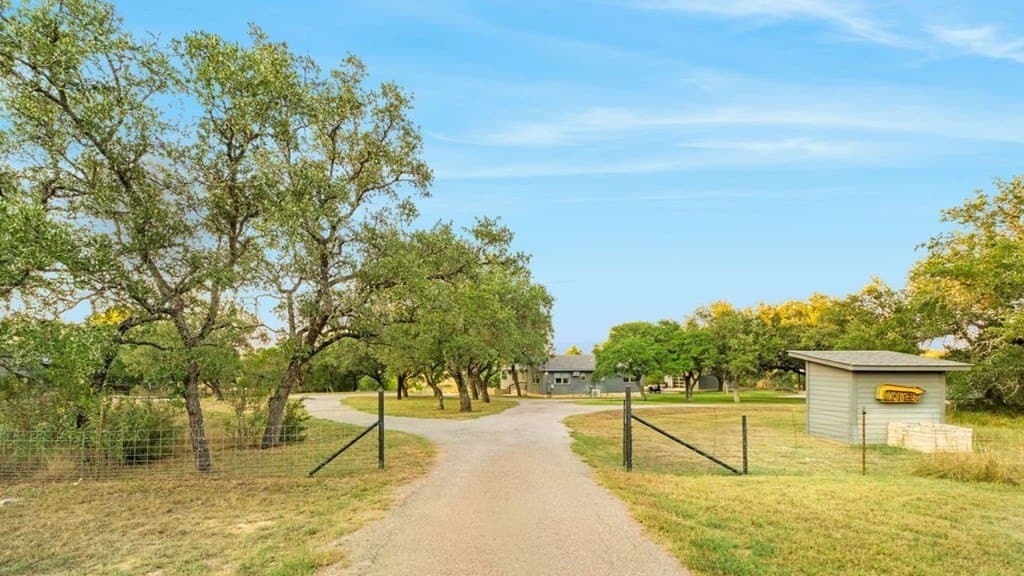 10 acres in Blanco County gallery image 2