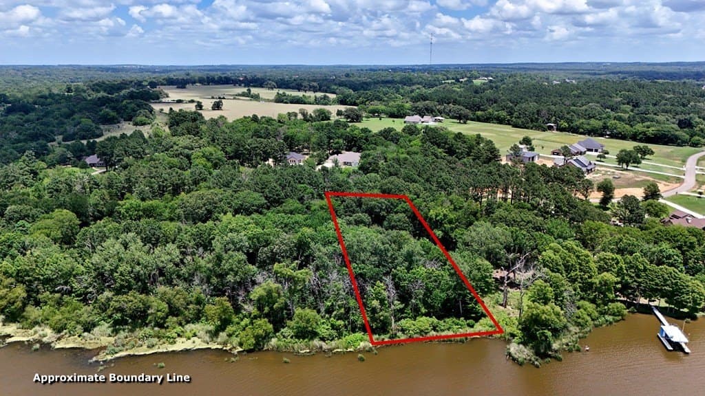 1.63 acres in Henderson County gallery image 3