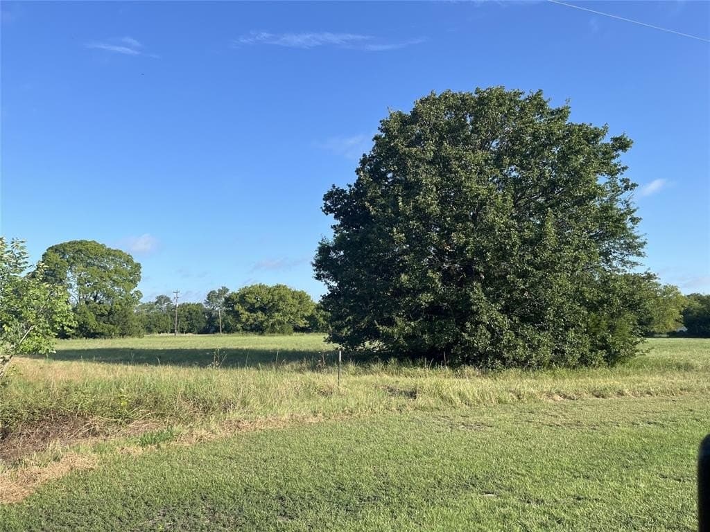 1.5 acres in Hunt County