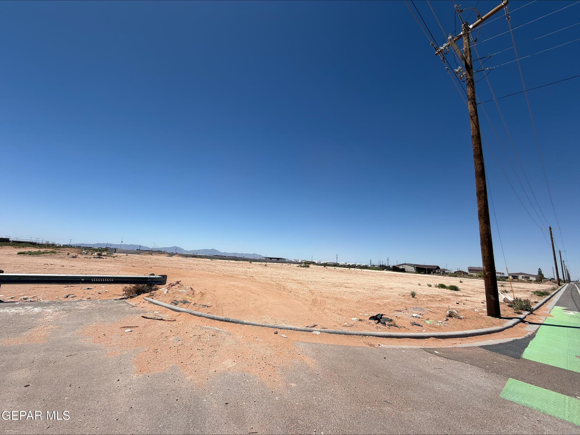 2 acres in El Paso County gallery image 4