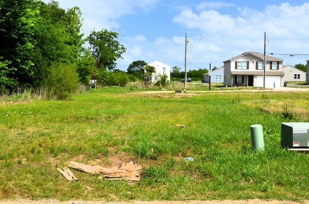 0.09 acres in Henderson County gallery image 4