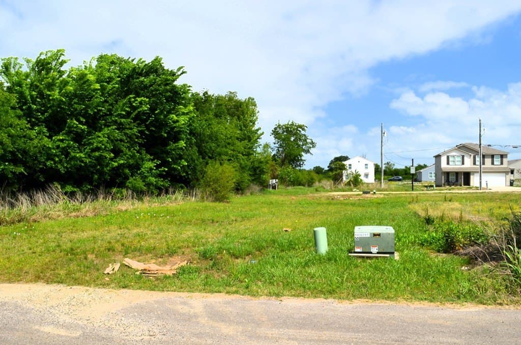 0.09 acres in Henderson County gallery image 3