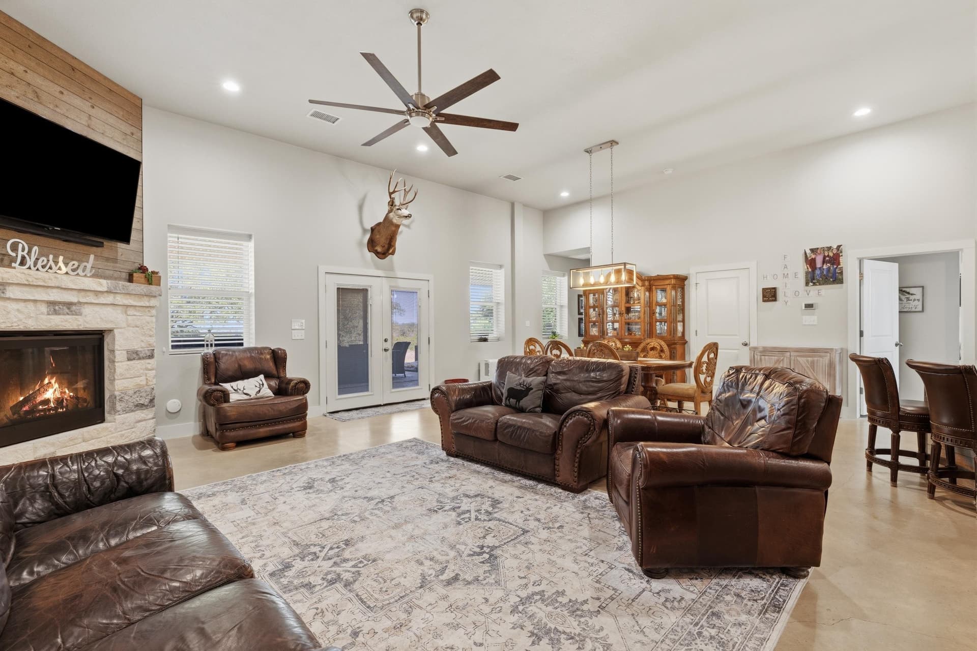 19 acres in Blanco County gallery image 4