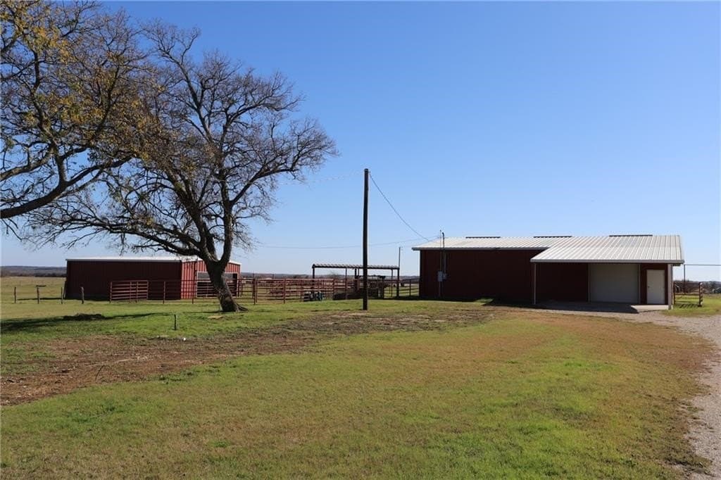 304.98 acres in McLennan County - photo 8