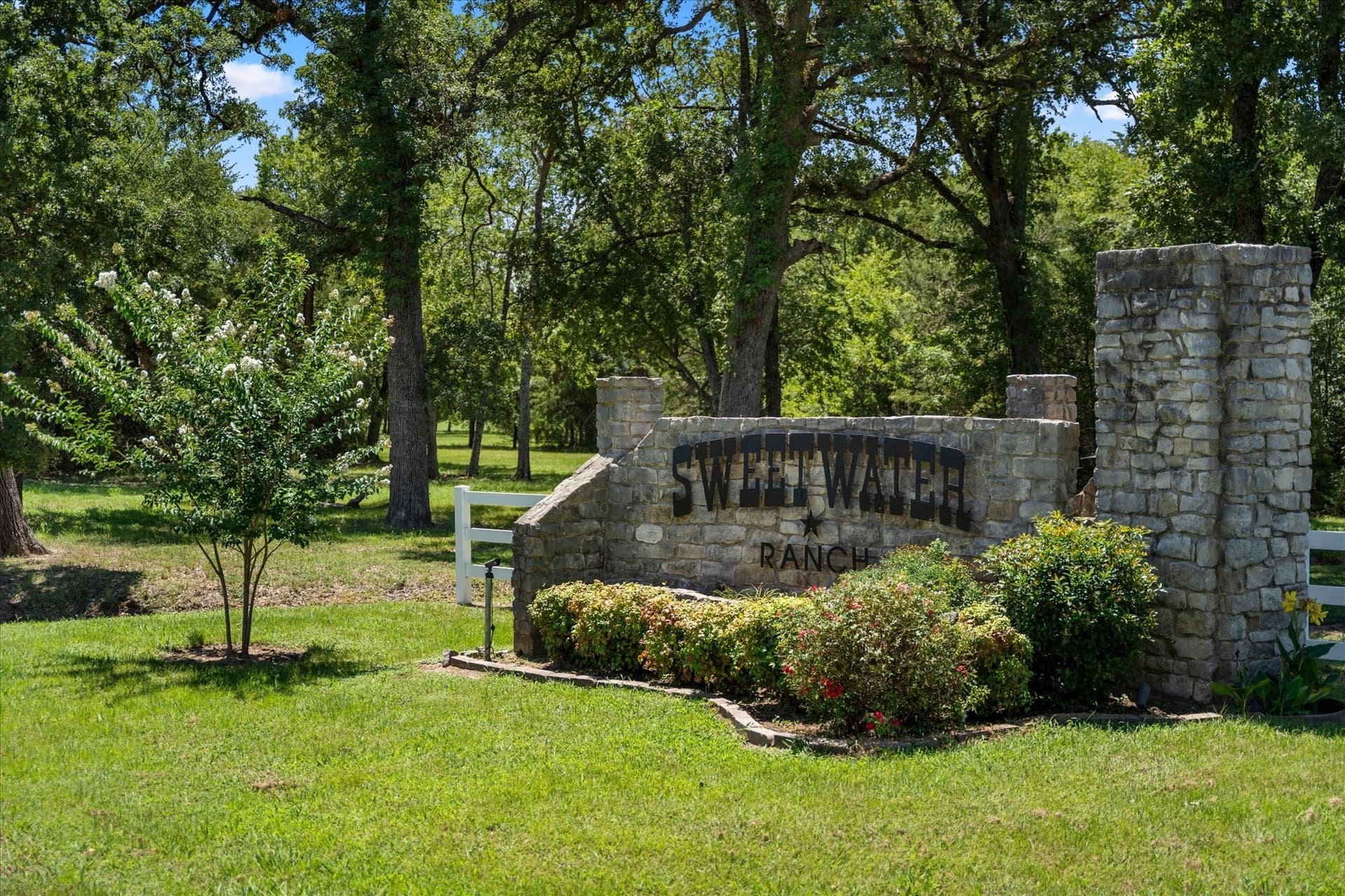 1.05 acres in Navarro County - photo 33