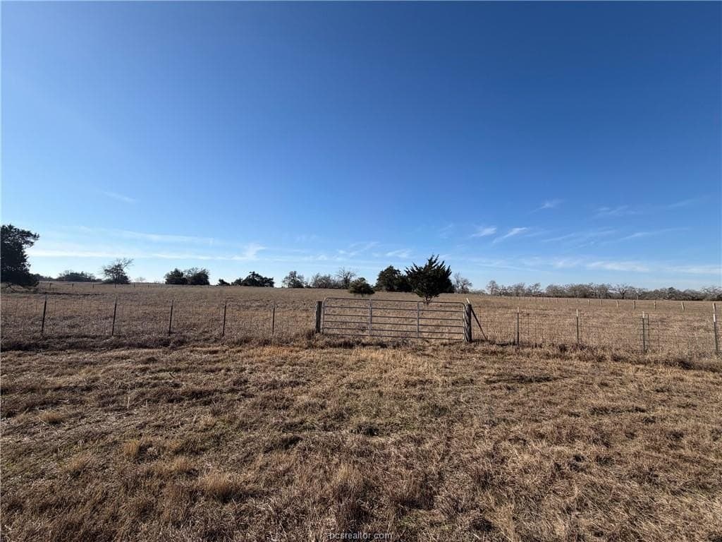 5 acres in Burleson County