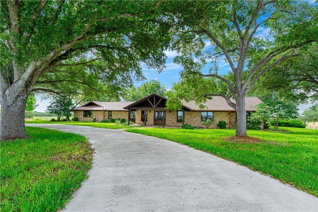 57 acres in Karnes County gallery image 2