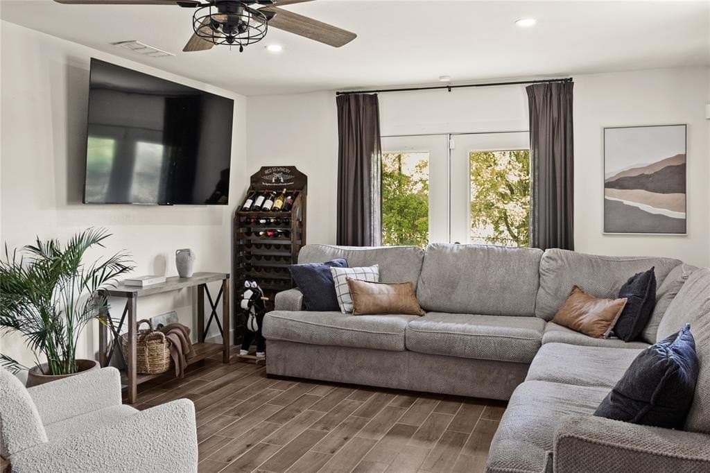 10 acres in Titus County