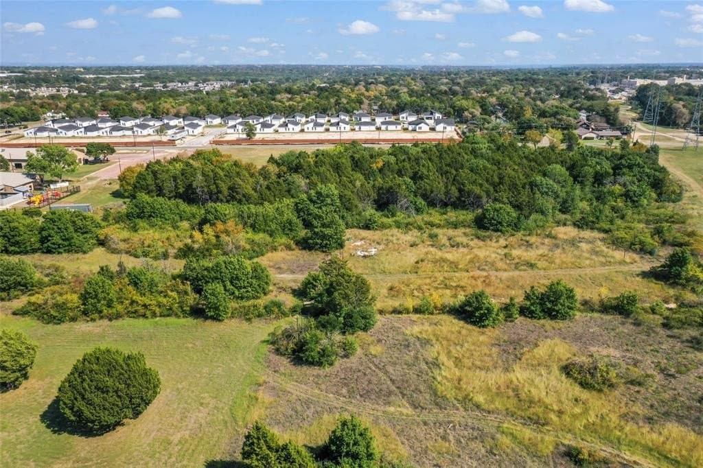 5.69 acres in Dallas County