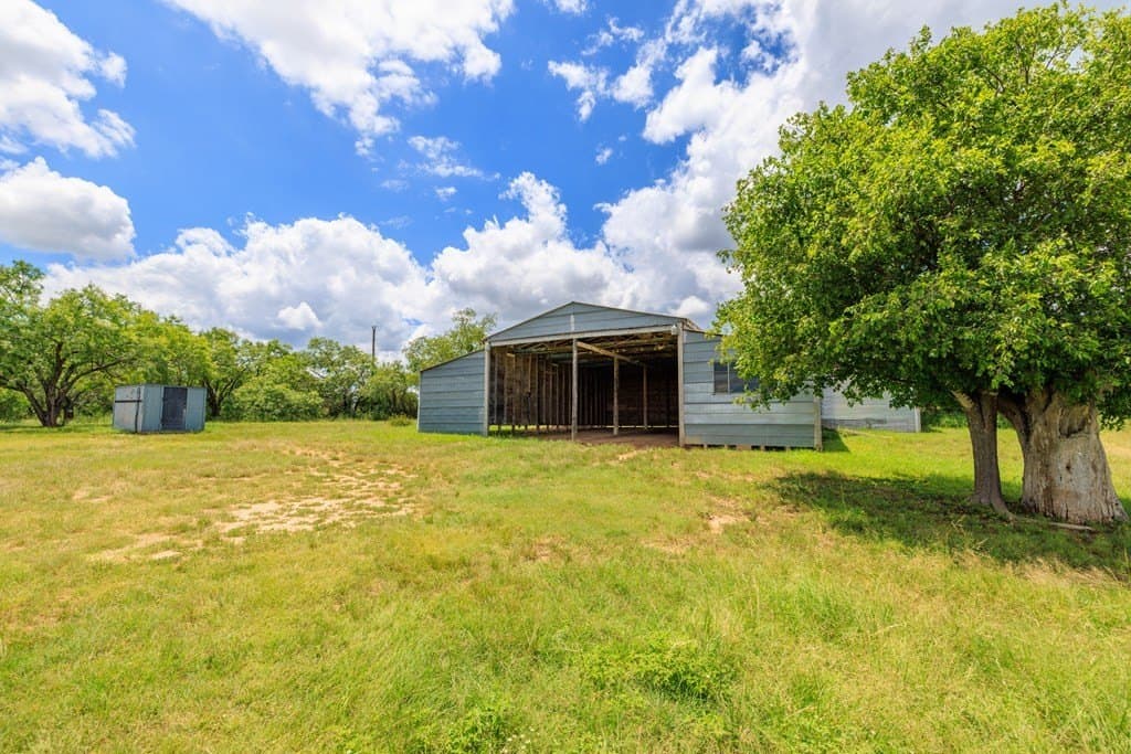 16.29 acres in Gillespie County - photo 6