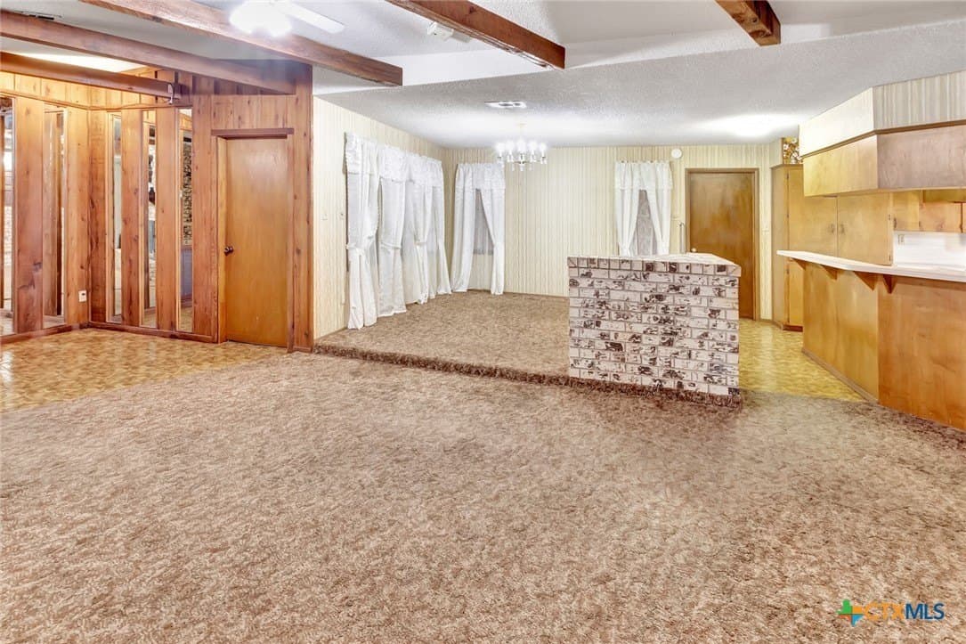 10.42 acres in Lavaca County gallery image 4