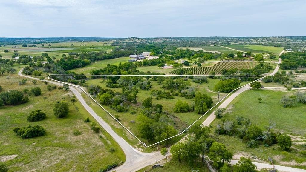 7.9 acres in Gillespie County