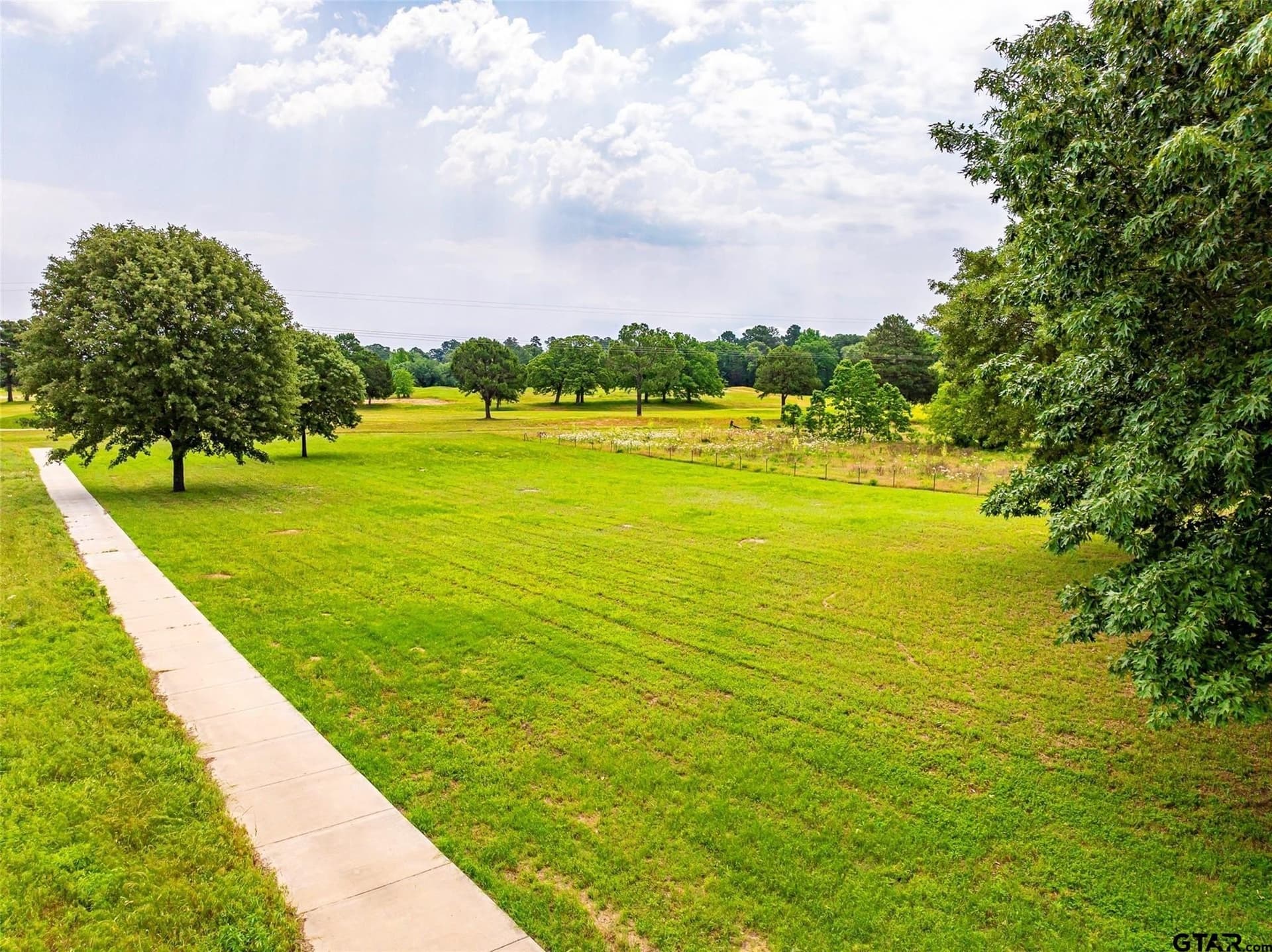1 acres in Smith County gallery image 4