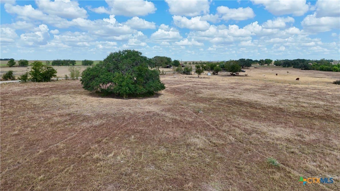 15.3 acres in Lavaca County