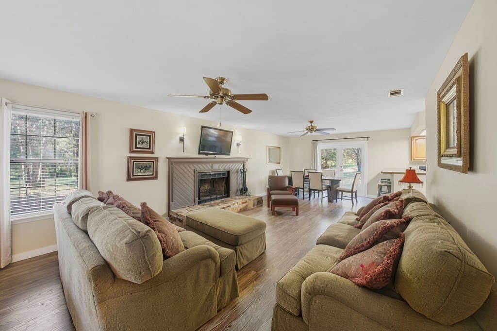 10.13 acres in HENDERSON County gallery image 4