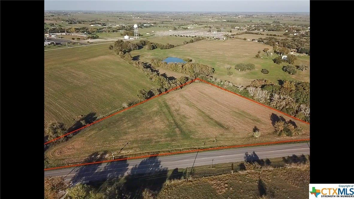 4.89 acres in Lavaca County gallery image 2