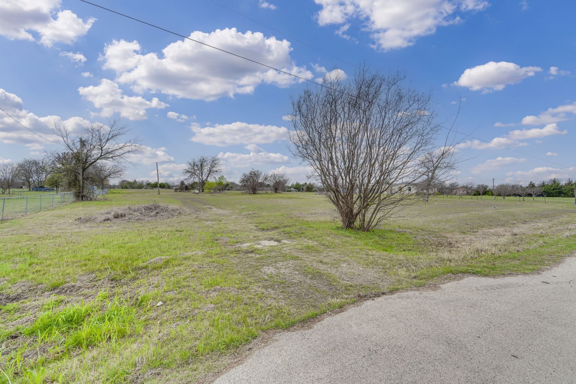 2.35 acres in Ellis County gallery image 3