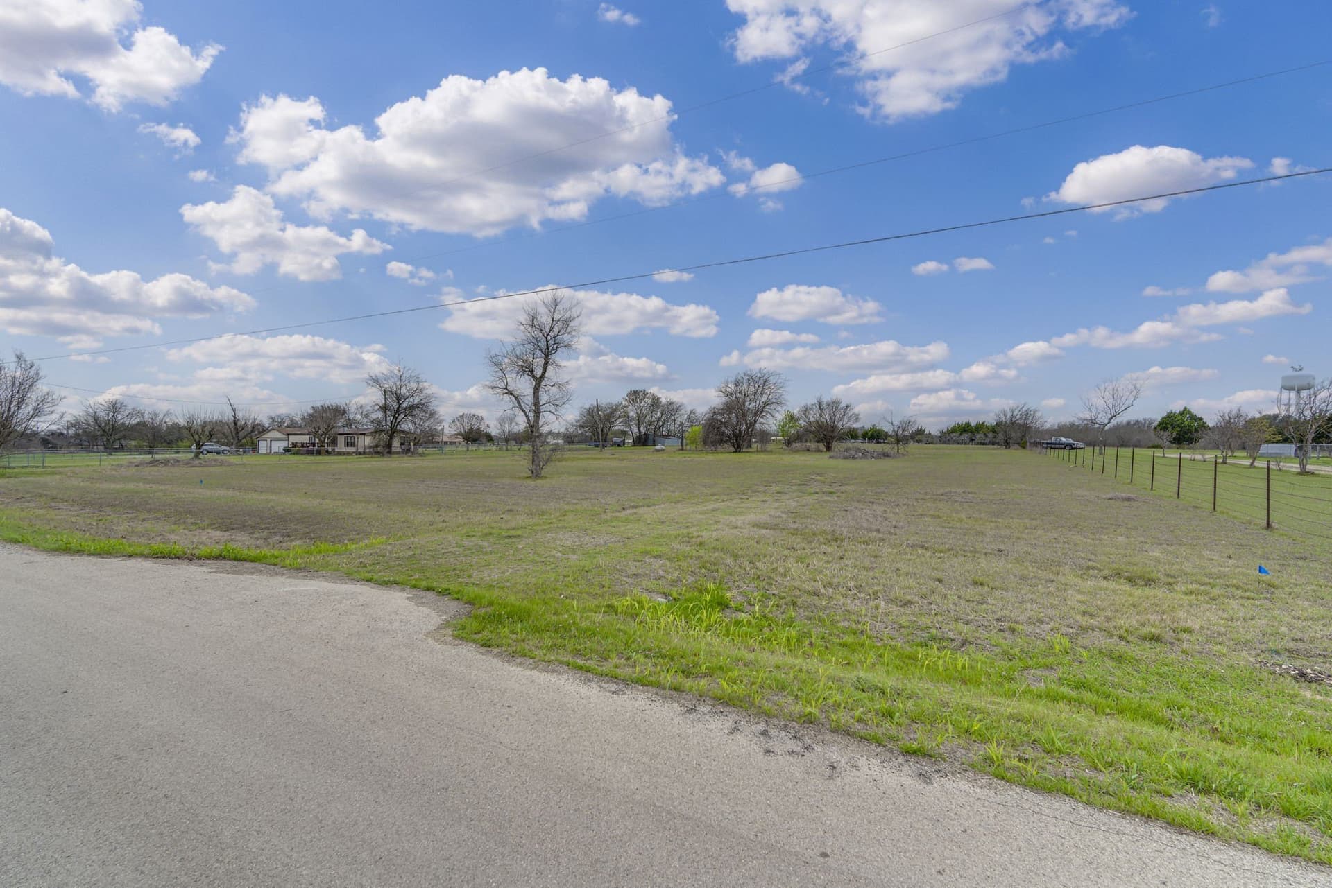 2.35 acres in Ellis County gallery image 4