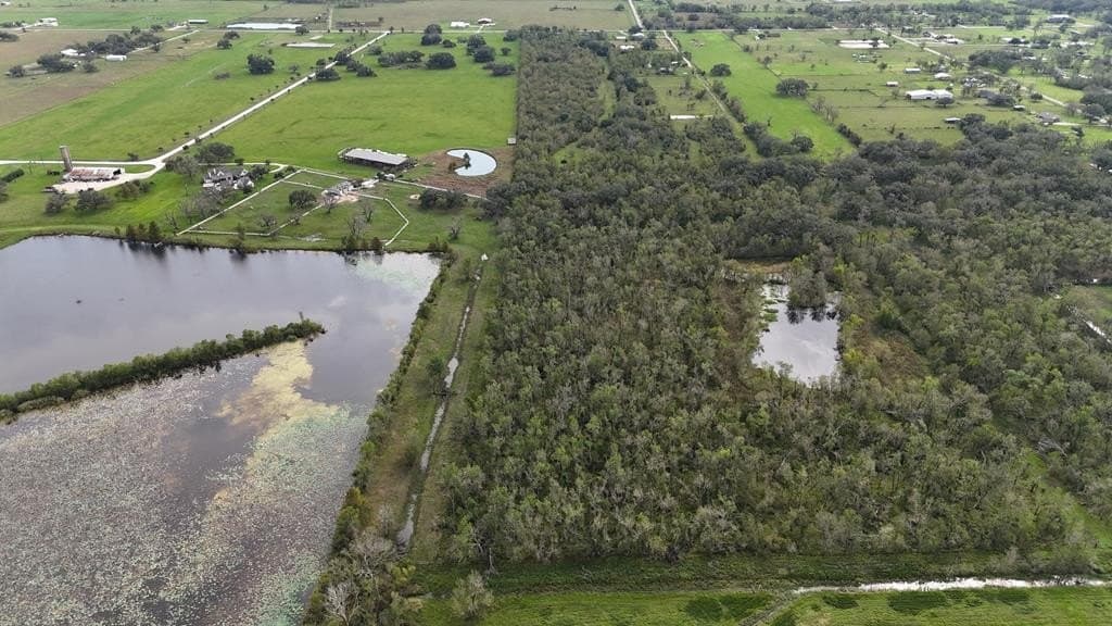 26.65 acres in Angleton County gallery image 2