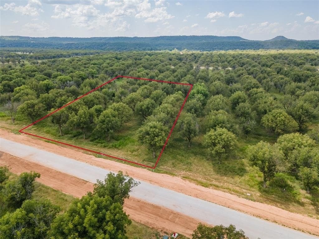 1.58 acres in Hood County