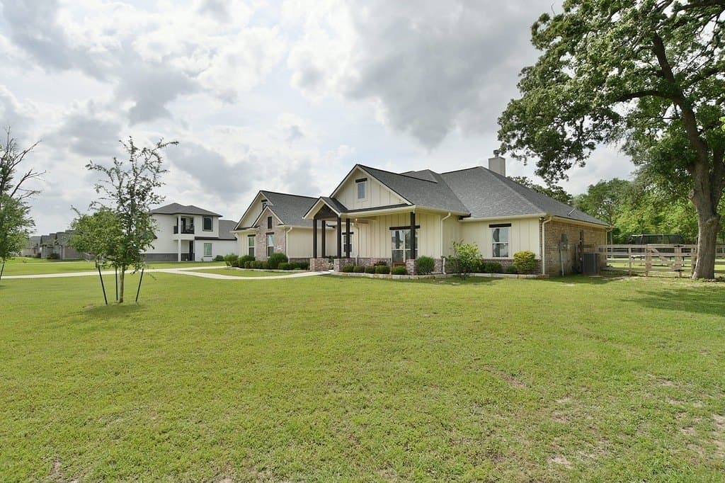 1.01 acres in Brazos County gallery image 3