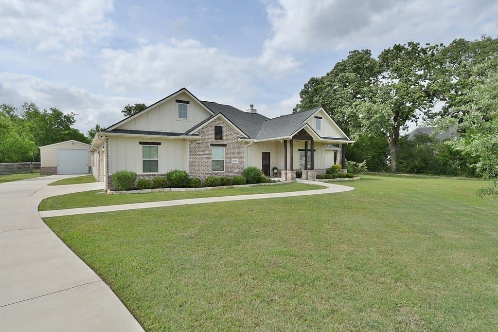 1.01 acres in Brazos County gallery image 4