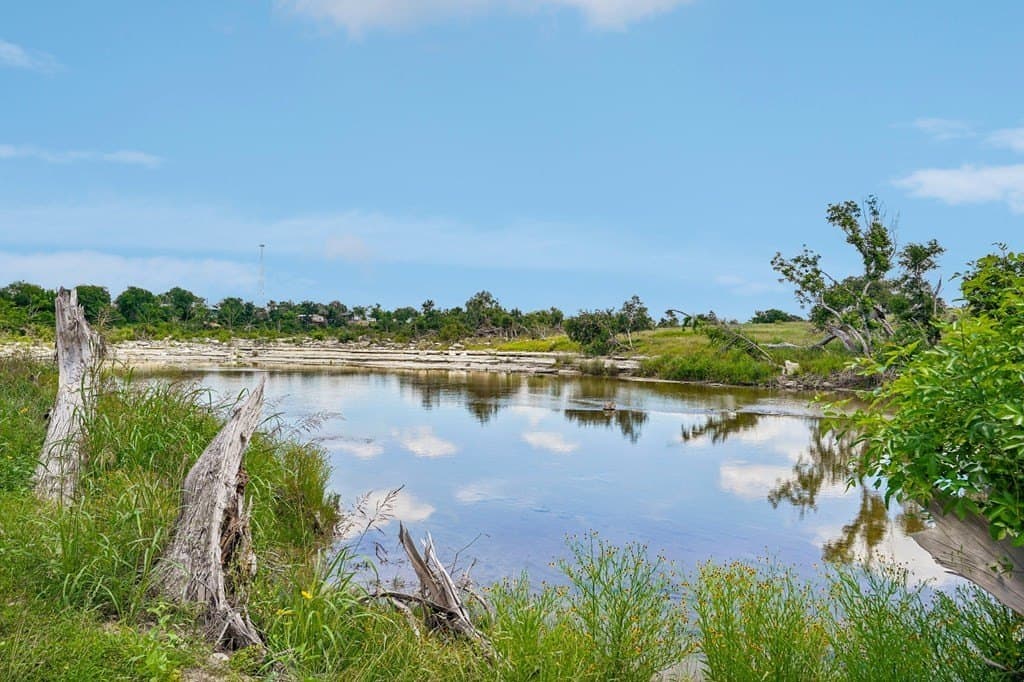 1.98 acres in Kerr County gallery image 2