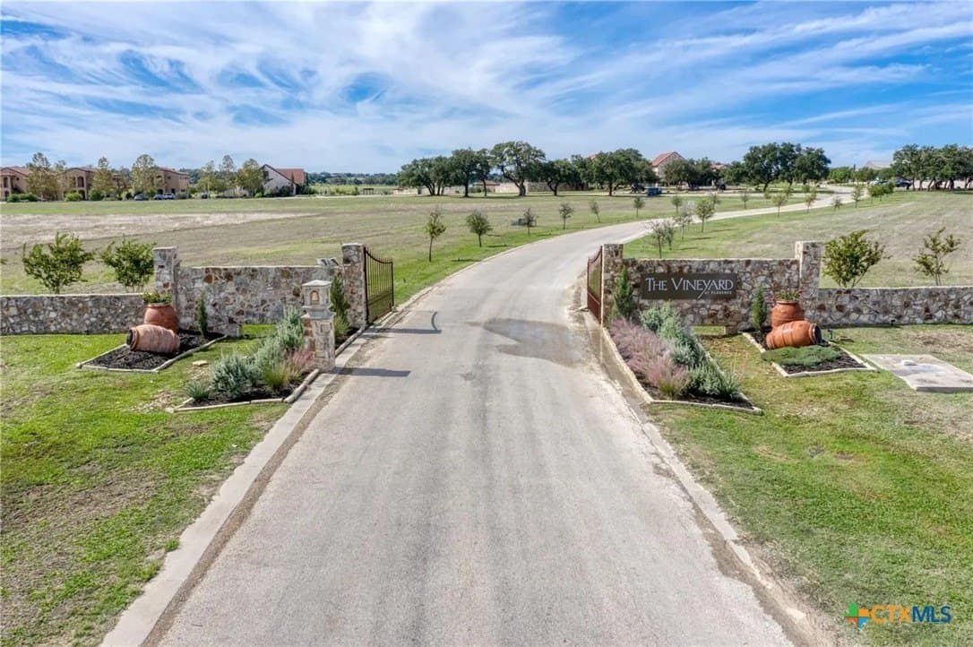 2.13 acres in Williamson County gallery image 3