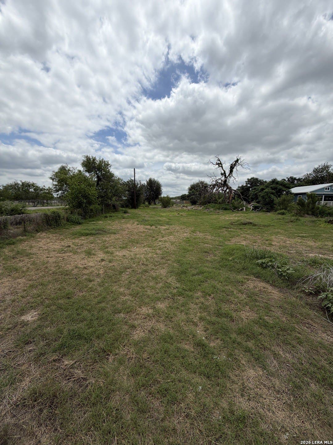 0.6 acres in Atascosa County gallery image 3