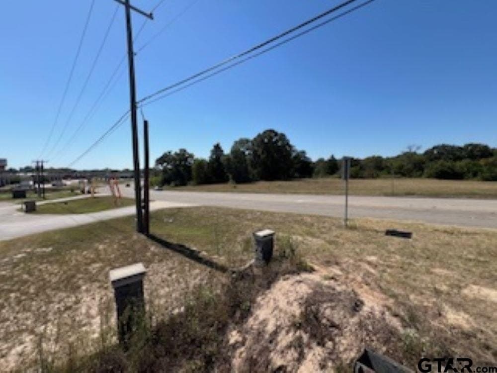 10.53 acres in Smith County - photo 12