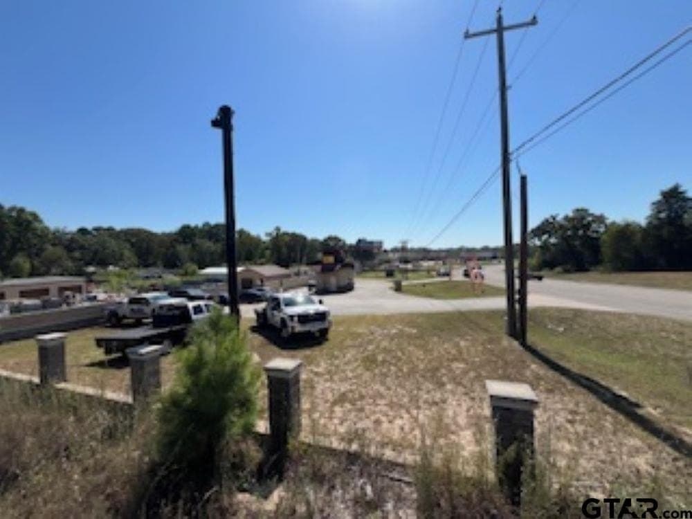 10.53 acres in Smith County - photo 10