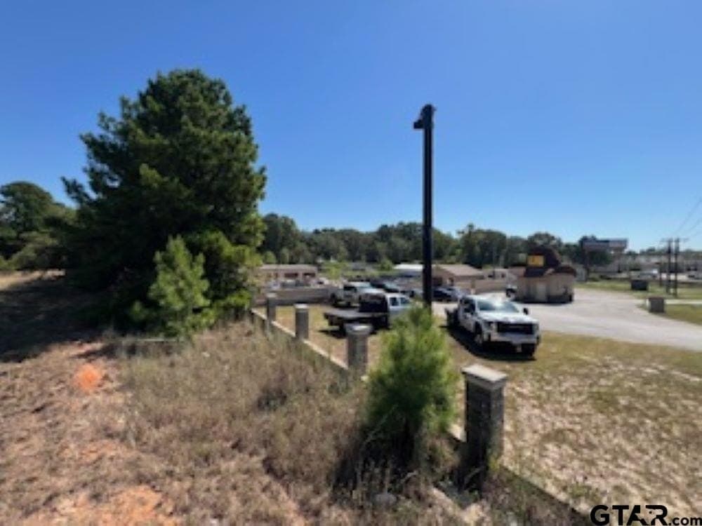 10.53 acres in Smith County - photo 9