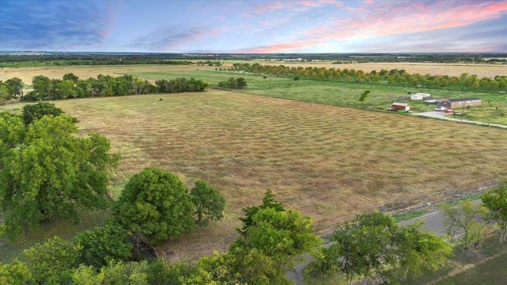 37.27 acres in Ellis County