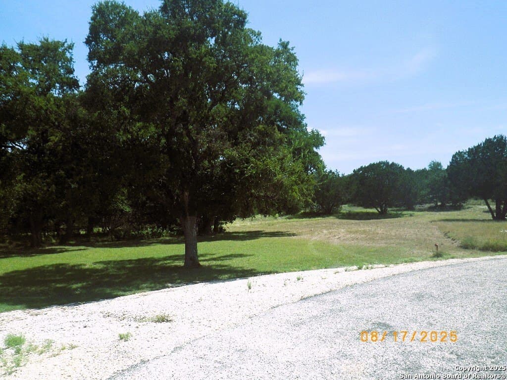 3.98 acres in Bandera County - photo 2