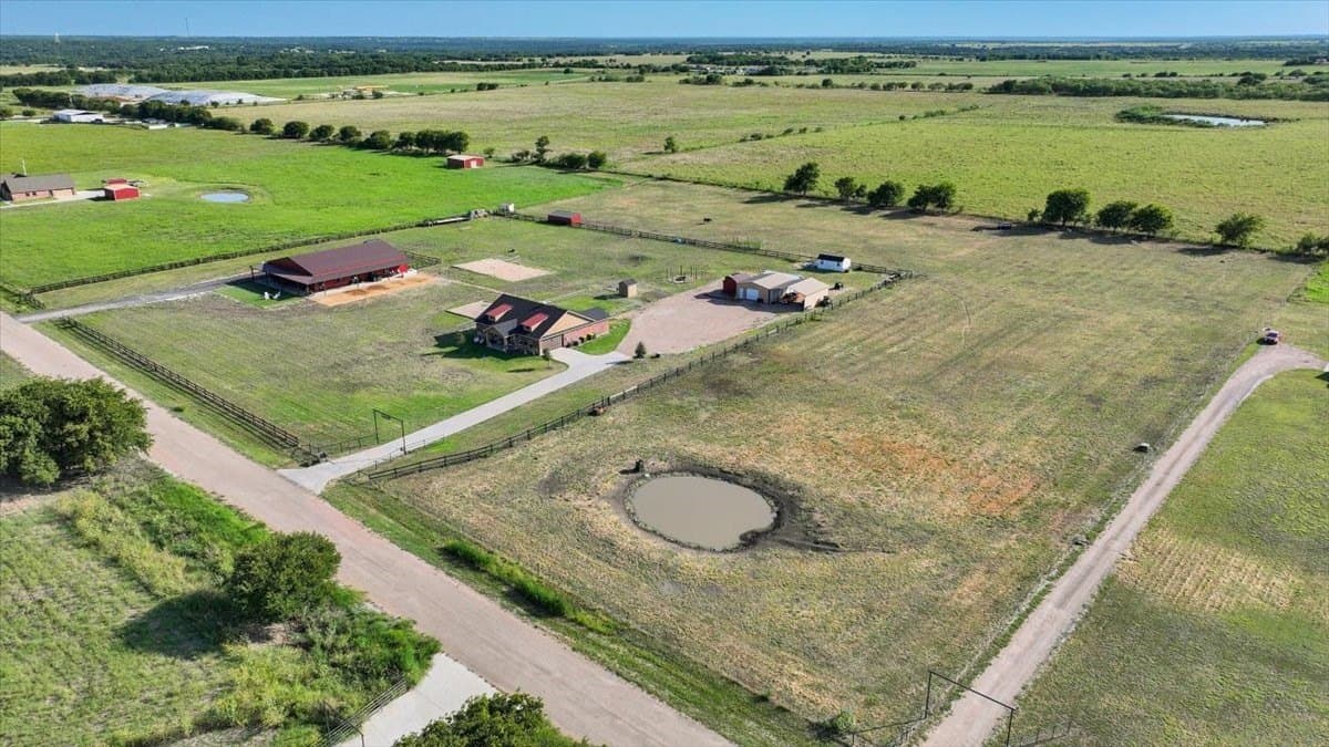 10 acres in Hill County gallery image 3