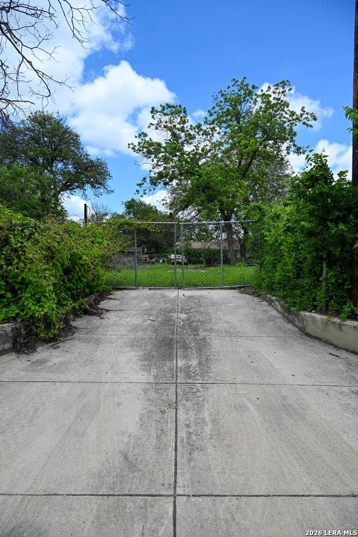 0.34 acres in Bexar County gallery image 4