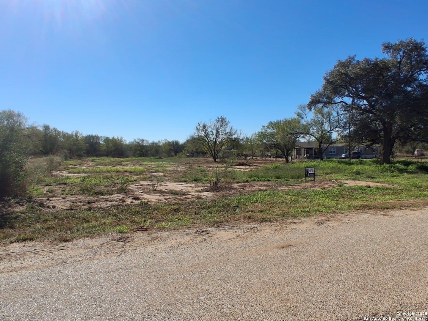1 acres in Frio County gallery image 3