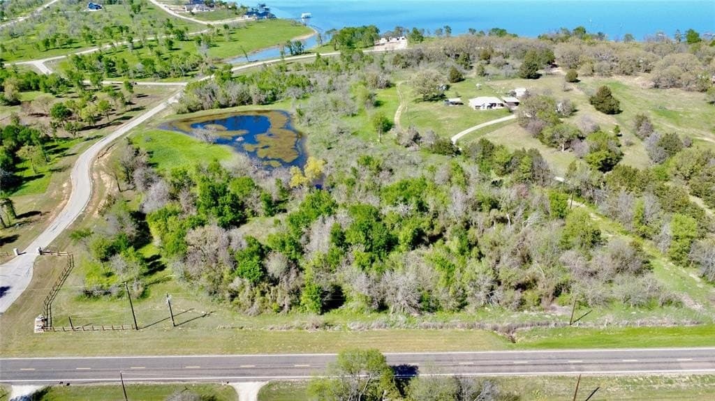 3.01 acres in Navarro County