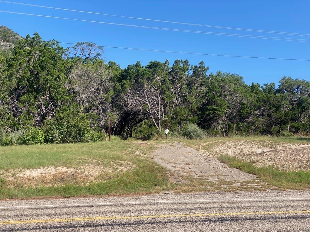 2.8 acres in Real County gallery image 3