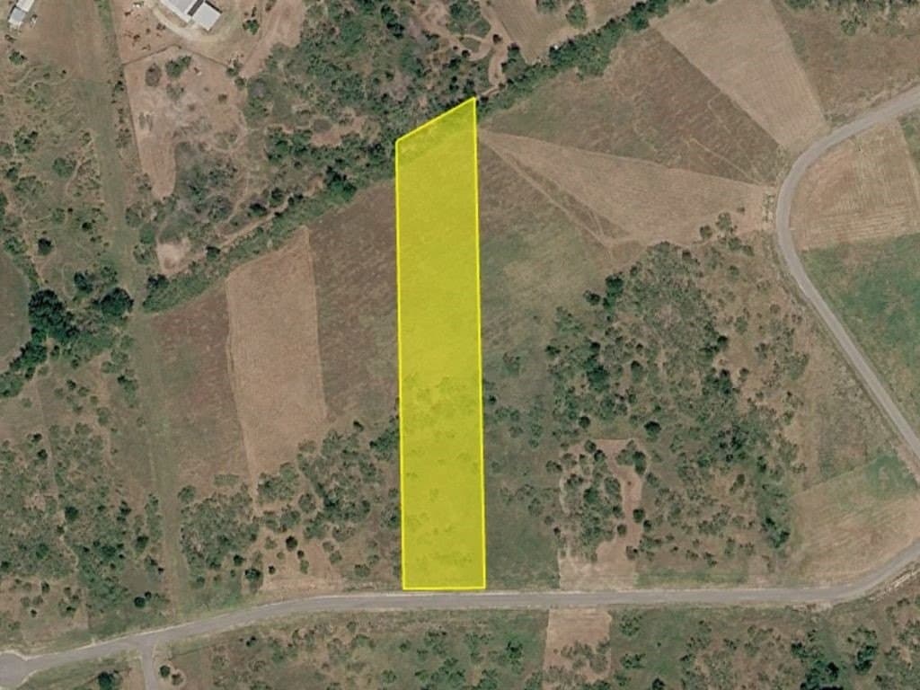 3.05 acres in Navarro County