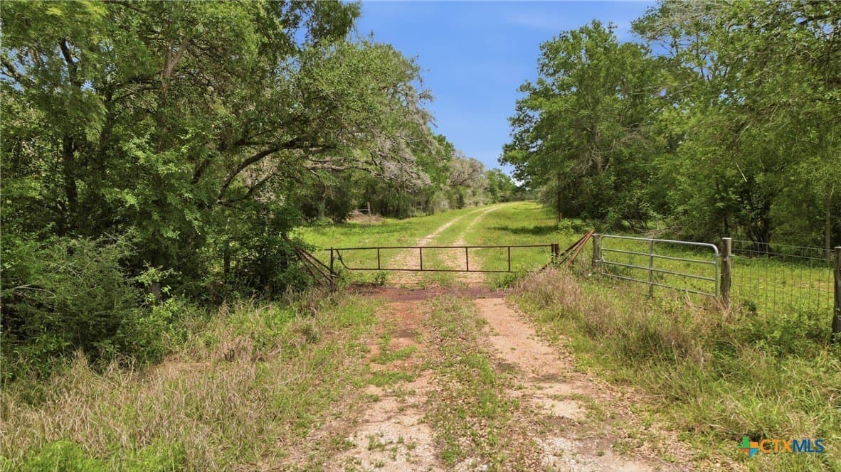 444 acres in Lavaca County - photo 30