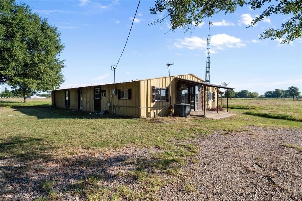 10.57 acres in Navarro County