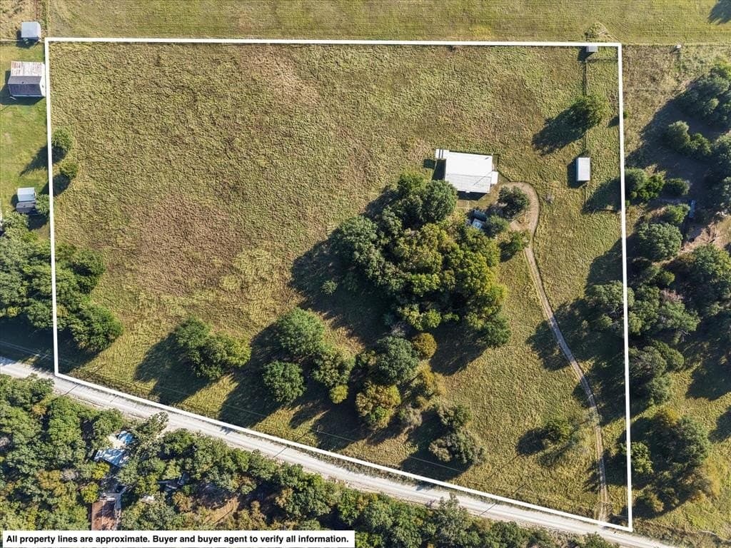 10.57 acres in Navarro County gallery image 2
