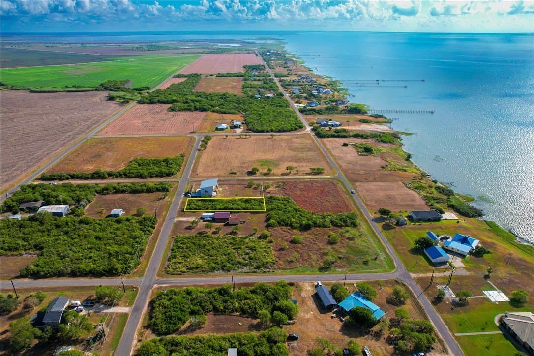 0.33 acres in Refugio County - photo 4