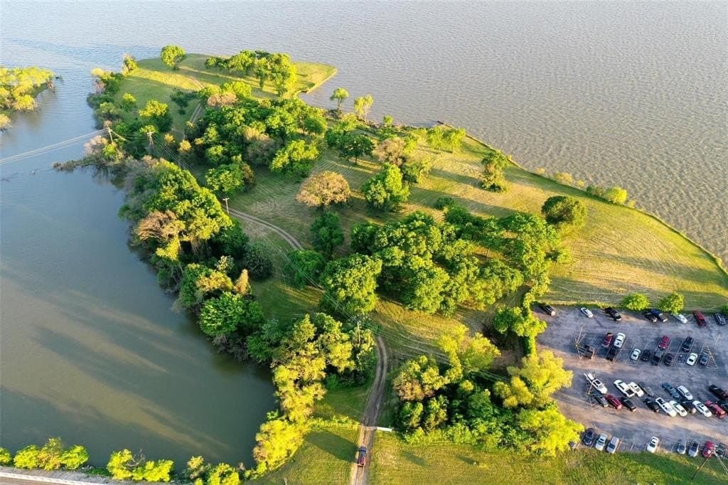 10.68 acres in Henderson County gallery image 2