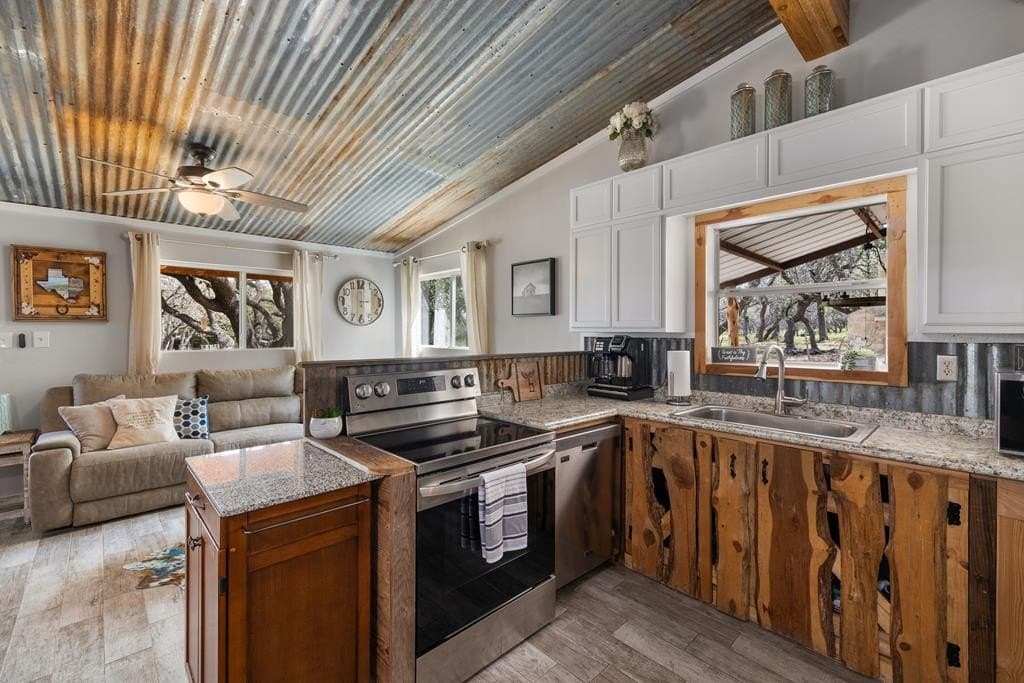 10 acres in Blanco County - photo 33