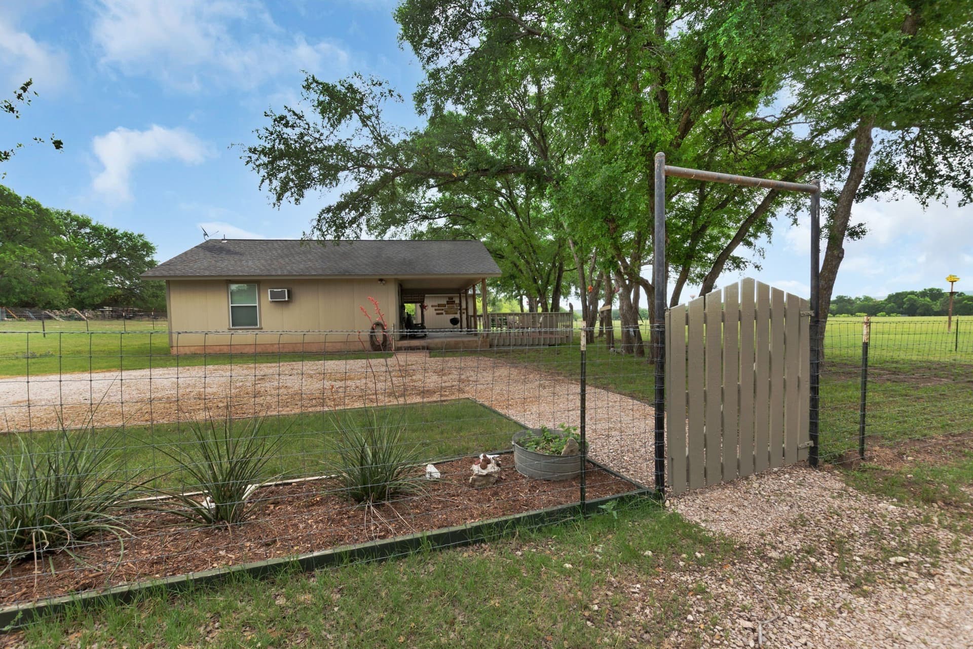 13 acres in Lampasas County gallery image 3