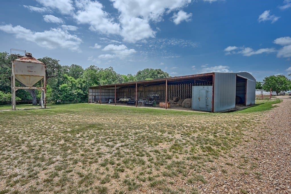 351 acres in Fayette County - photo 24