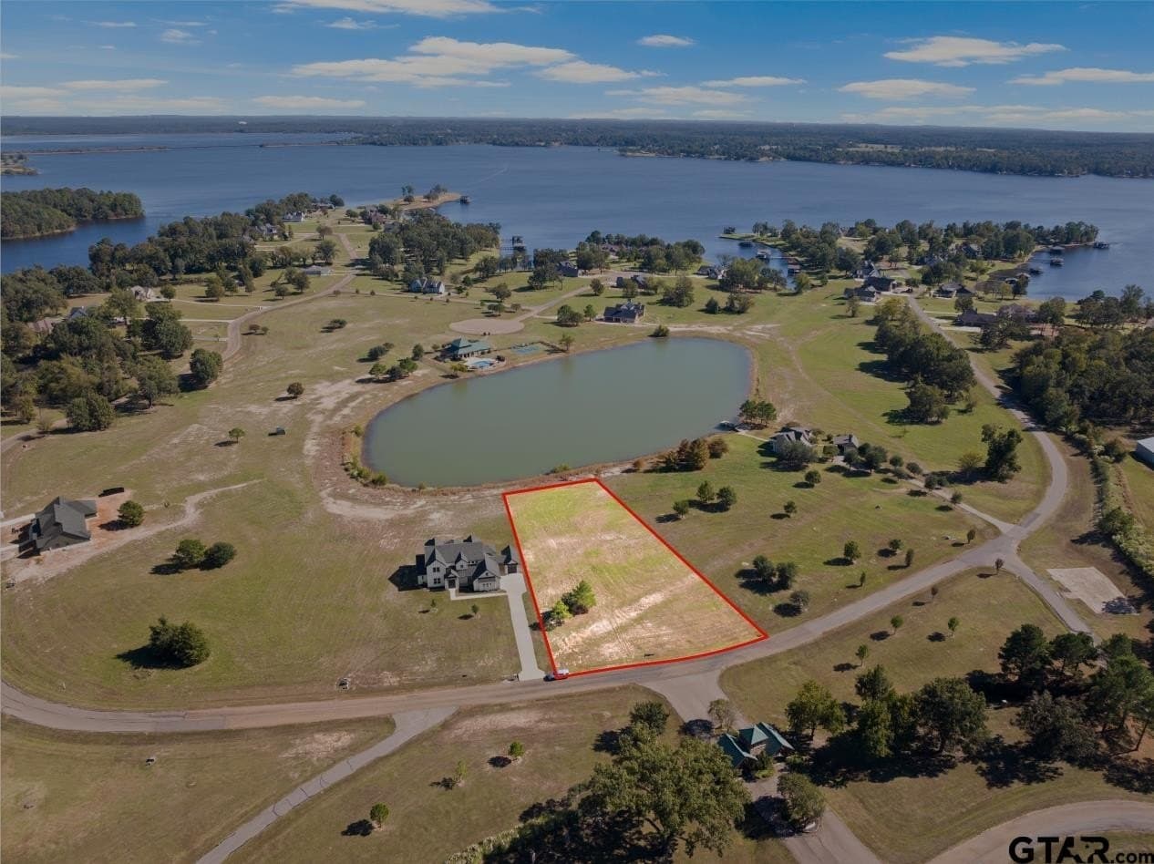 0.9 acres in Titus County